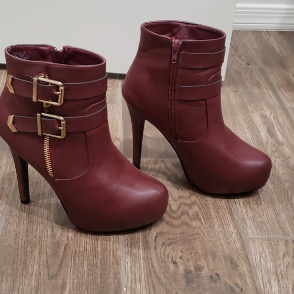 Booties Booties Booties rockin' everywhere LOL - Picture 2 of 6